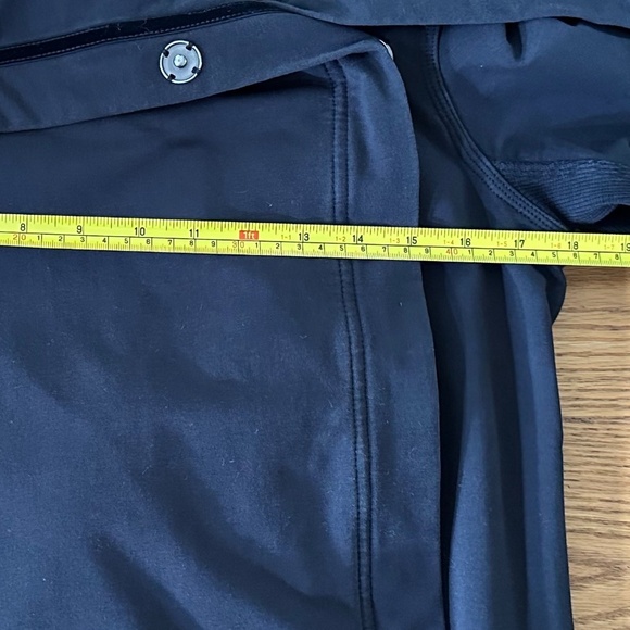 Lululemon Savasana Wrap in Black (Size 4) - Picture 5 of 11